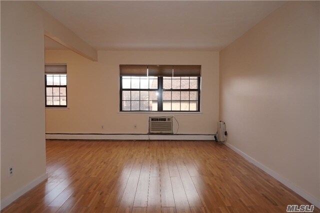 Foto del edificio - 219-65-219-67 67th Ave