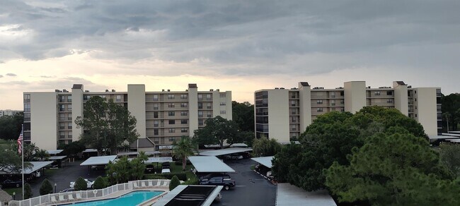 Building Photo - 3200 Cove Cay Dr