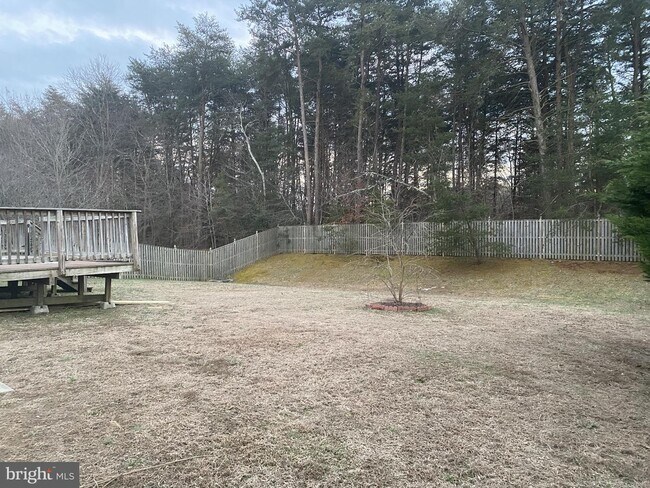 Foto del edificio - 9840 Farm Pond Rd