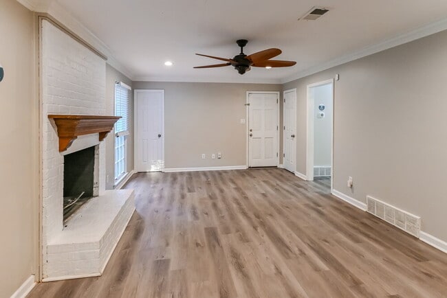 Building Photo - 8341 Brooklawn Dr