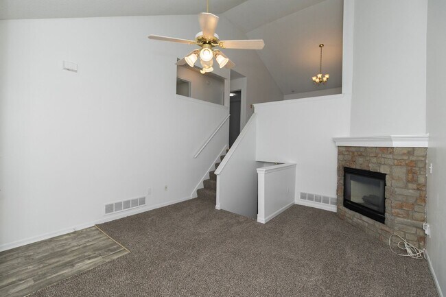Foto del edificio - ****COMING SOON**** 3 Bedroom Townhome nea...