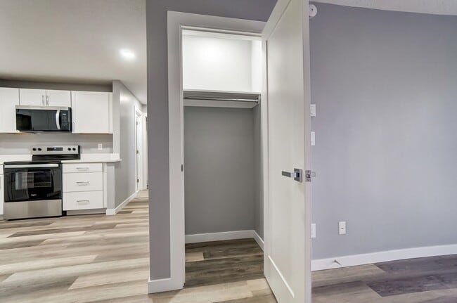 Interior Photo - Cascade Ridge