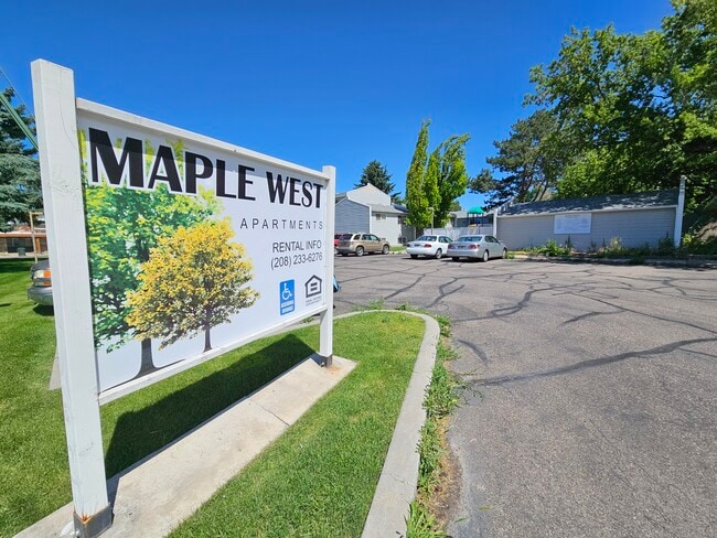 Building Photo - Maple West