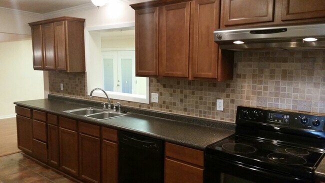 Foto del edificio - 2046 Shadywood- HOUSE FOR LEASE IN SHREVEPORT