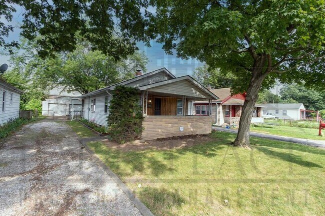 Building Photo - 1644 N Centennial St