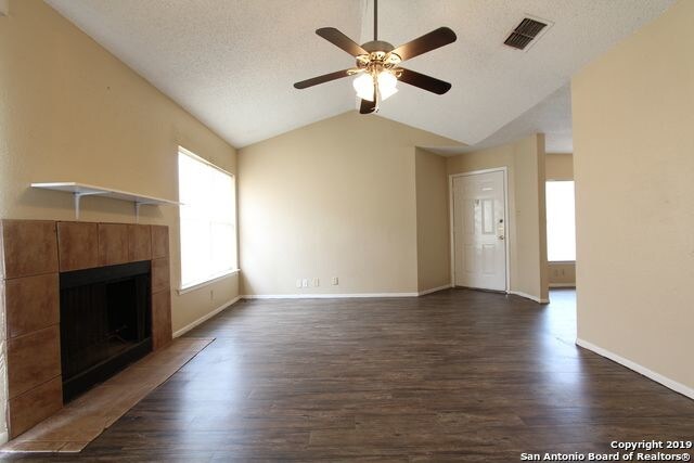 Building Photo - 406 SADDLEBROOK DR