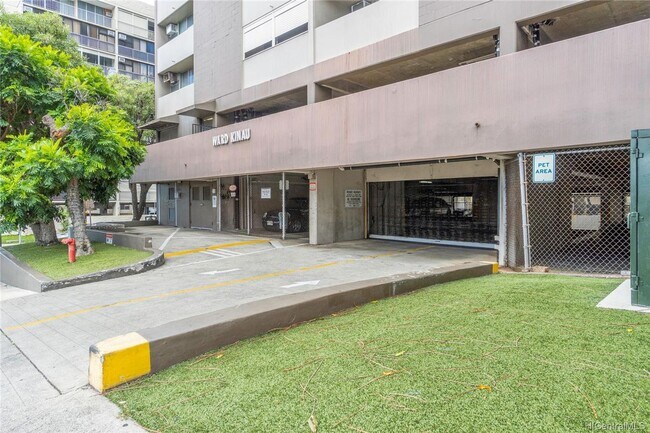 Foto del edificio - Studio w/ Parking For Rent – Convenient Urban Living in the Heart of Honolulu