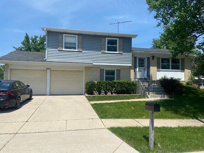 Building Photo - 1690 Dover Ct