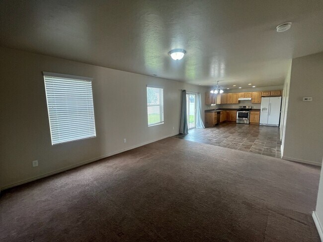 Building Photo - Lovely Home For Rent
