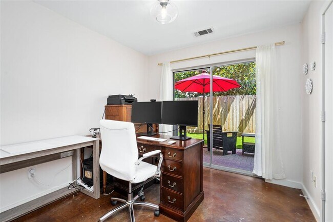 Foto del edificio - 668 Lester St
