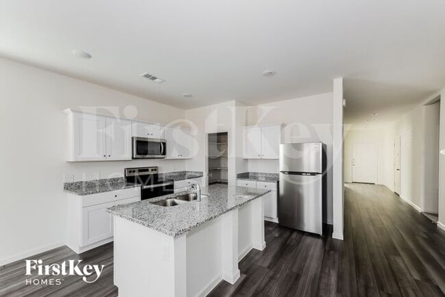 Building Photo - 1810 Sandlin Dr