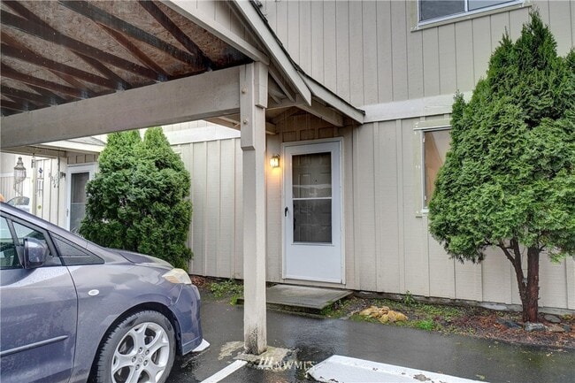 Entry & Parking - 10332 15th Avenue Ct E