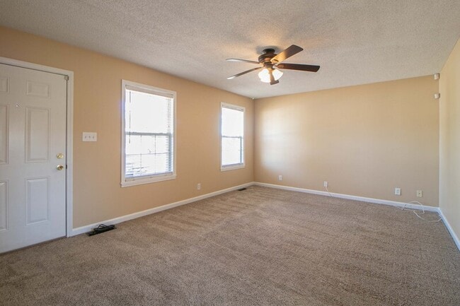 Building Photo - 207 Ruf Dr