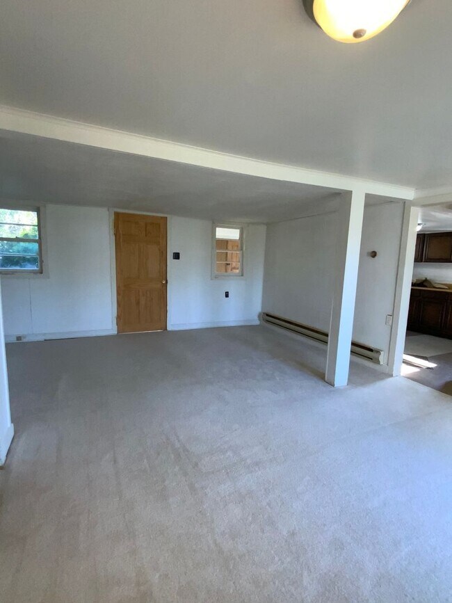 Foto del edificio - 1261 Newport Rd