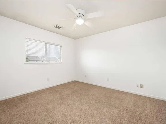 Building Photo - 20827 Settlers Lake Cir N