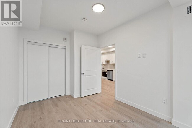 Building Photo - 461 Green Rd