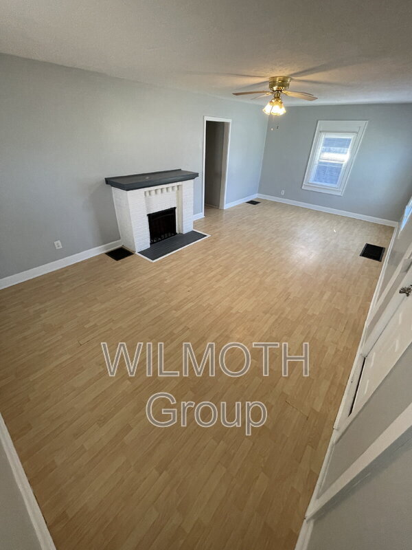 Building Photo - 1019 Churchman Ave