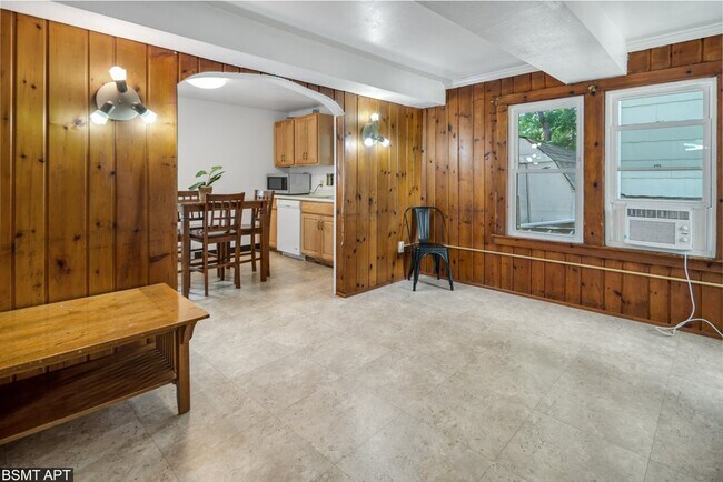 Foto del edificio - 309 Dryden Rd