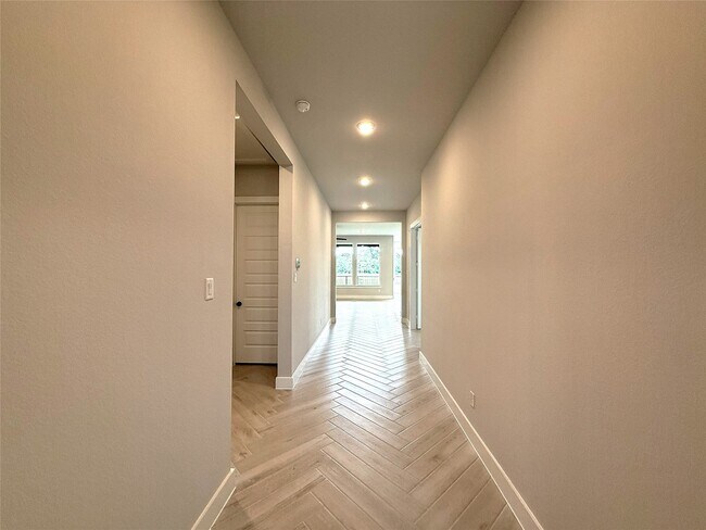 Foto del edificio - 2523 Dovetail Elm Dr