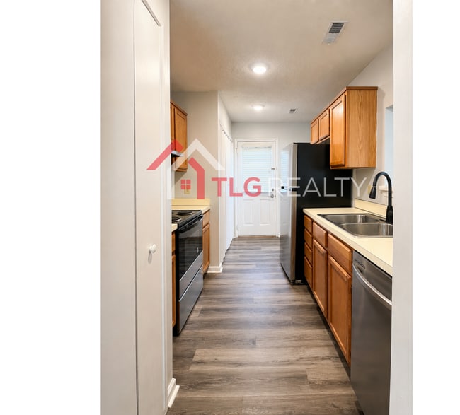 Building Photo - 3821 Rosedown Dr