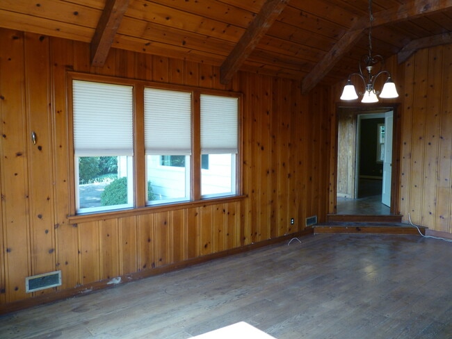 Building Photo - Charming 3BD | 2BA Cottage + Bonus Room - ...