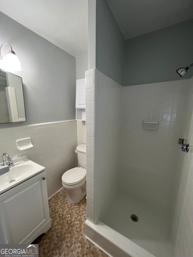 Building Photo - 827 Marstevan Dr NE