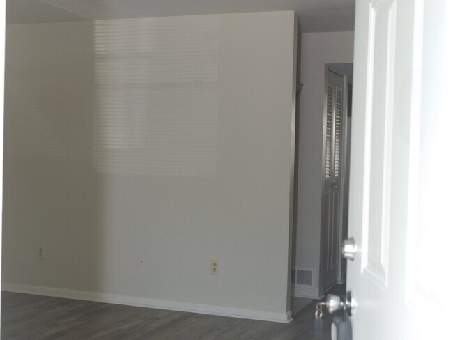 Foto del edificio - 1623 Williamsburg Ln E
