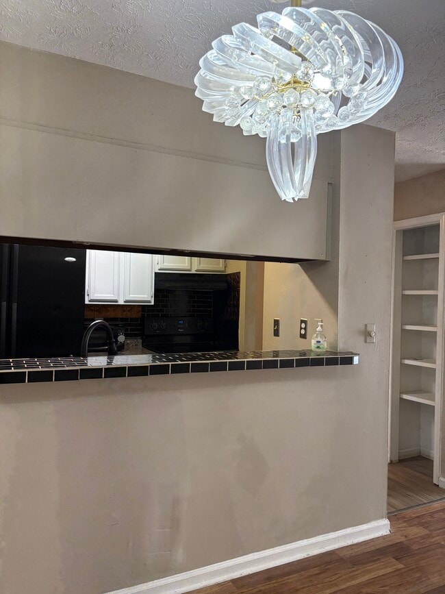 Building Photo - 1750 Wesley Way NW