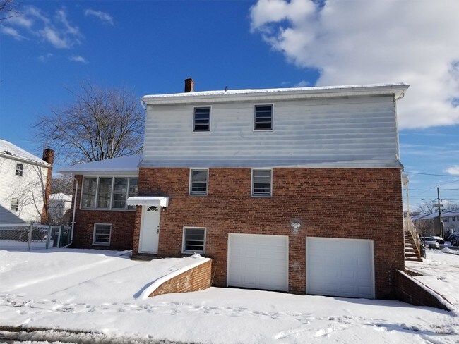 Building Photo - 885 Dewey St