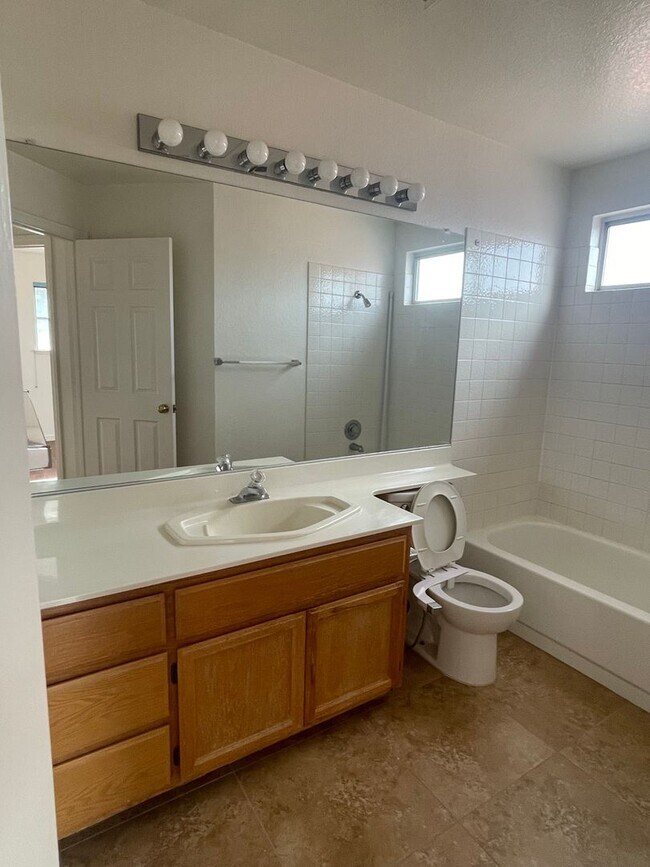 Building Photo - (Rent Include some Utilities) Spacious 3 B...