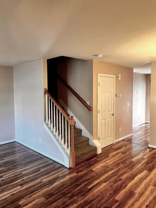 Building Photo - 3569 Draycott Ave