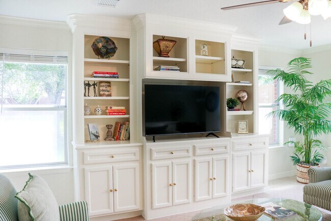 Building Photo - 5603 Tiger Lilly Way