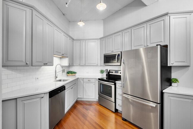 Building Photo - 124 W Polk St