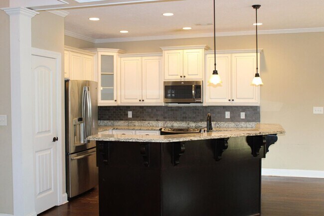 Foto del edificio - Available now in Chastain Place