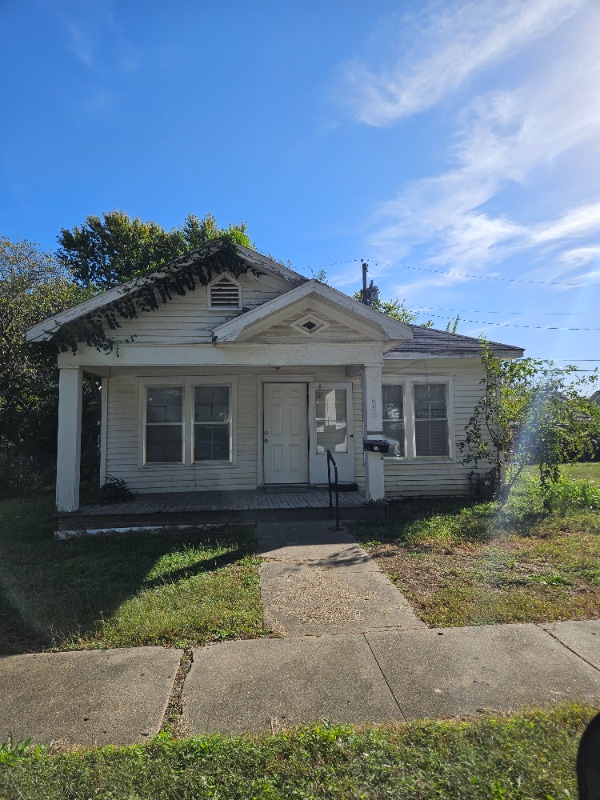 Building Photo - 606 S 1st St