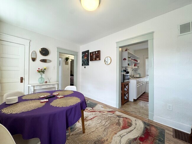 Foto del edificio - 512 W 39th Ter