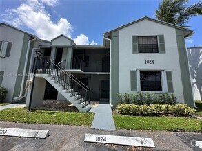 Building Photo - 1024 S Independence Dr