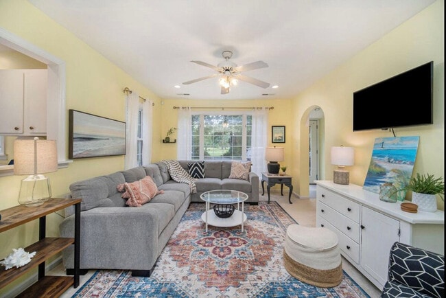 Foto del edificio - 452 Riverland Dr