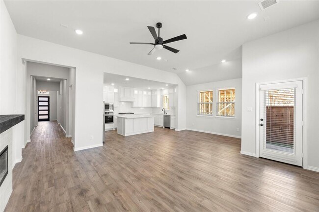Foto del edificio - 3320 Lakestriker Rd
