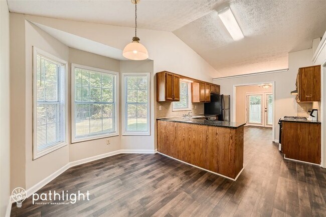 Building Photo - 220 Tanners Ct