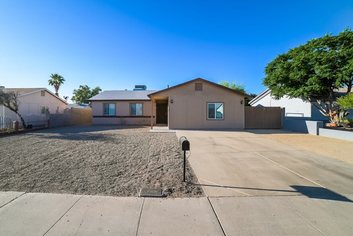 Primary Photo - 8108 W Hazelwood Street