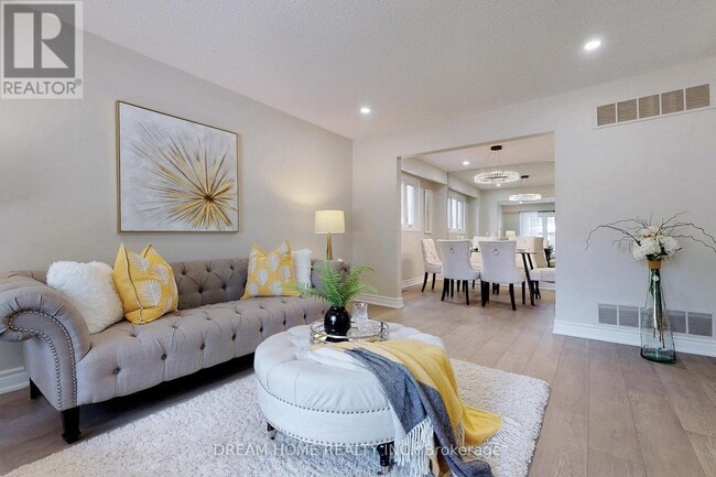 Photo du bâtiment - 114 Mossbrook Crescent