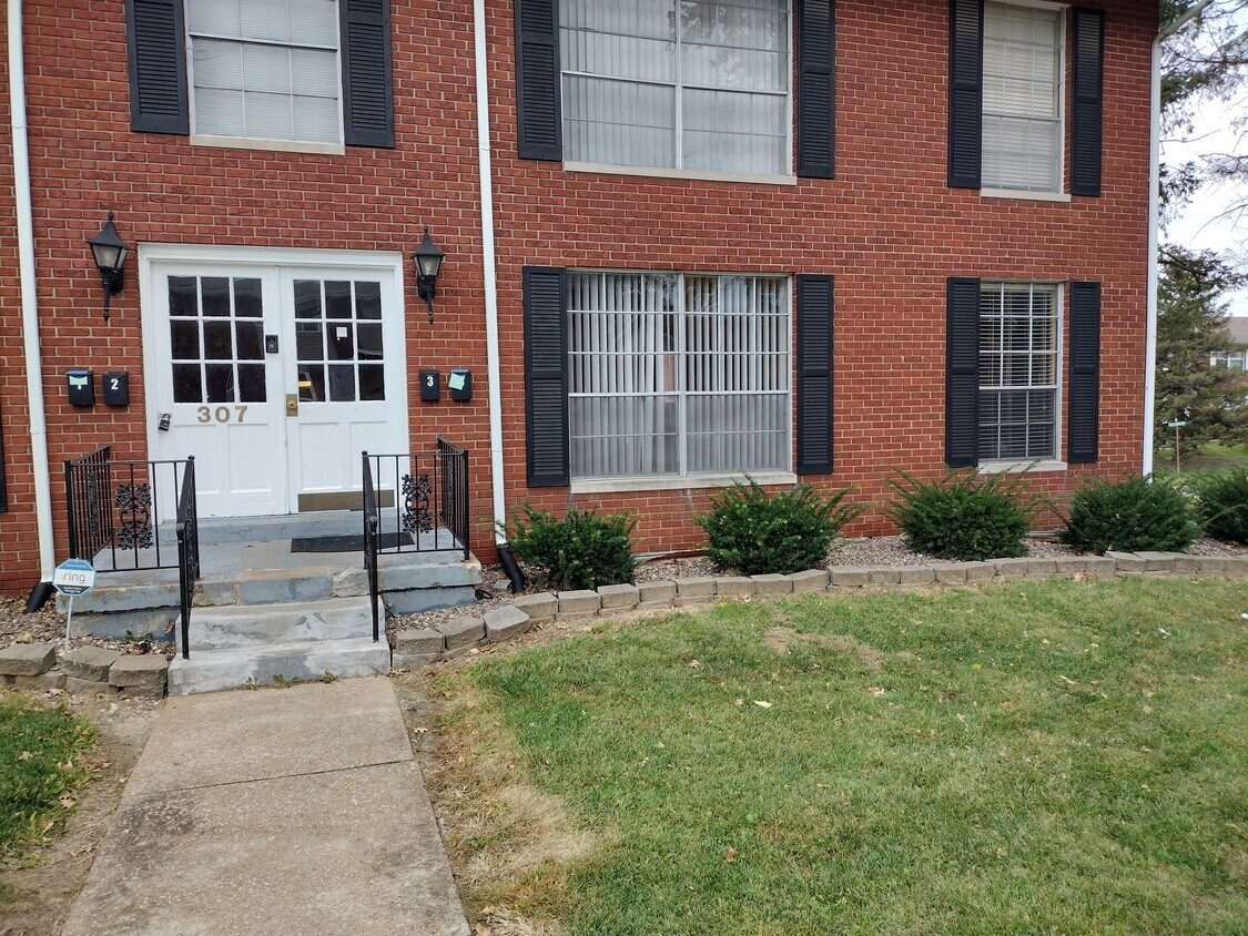 307 Gettysburg Rd 4 Unit D, Belleville, IL 62226 Apartments in