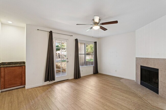 Foto del edificio - Apply Here WWW.RENTREDBRICK.COM