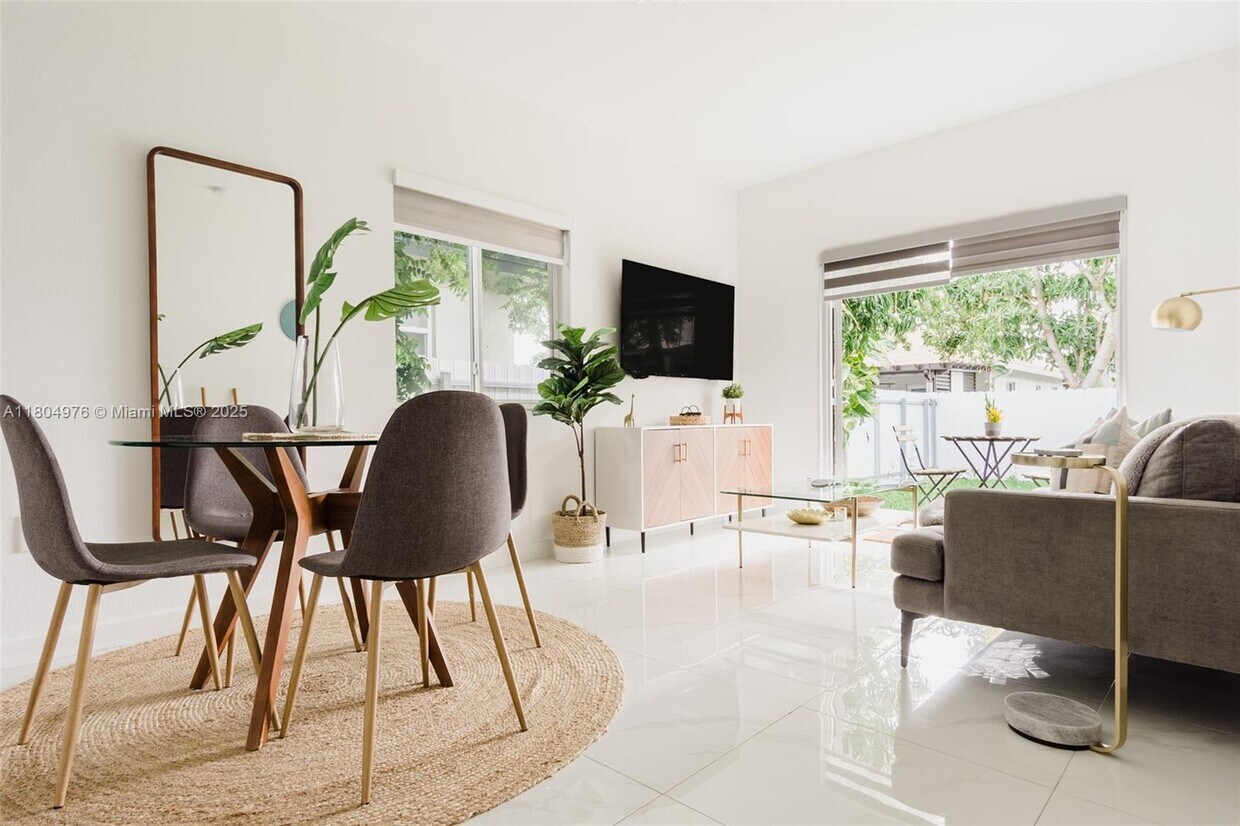 Foto principal - 8780 NW 22nd Ct