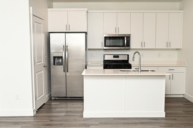 Building Photo - 460 W 15 S