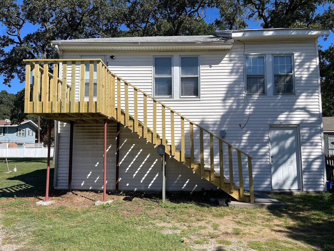 Primary Photo - AVAILABLE NOW - 1 BEDROOM 1 BATH GARAGE AP...