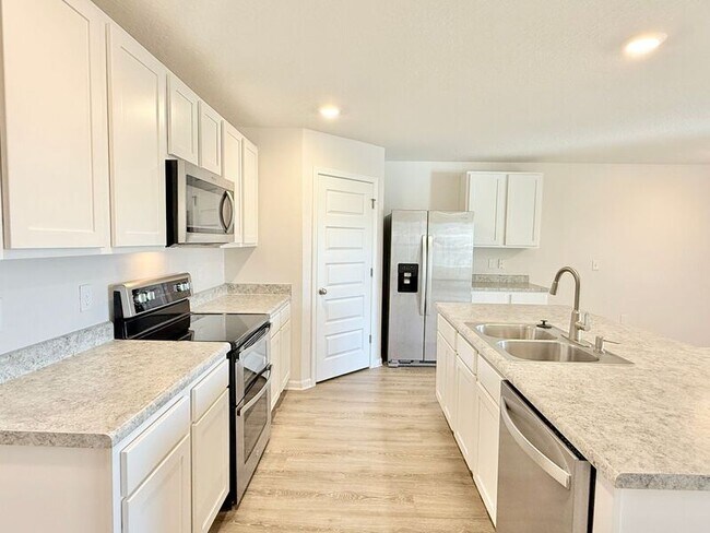 Foto del edificio - 5320 Peach Dr