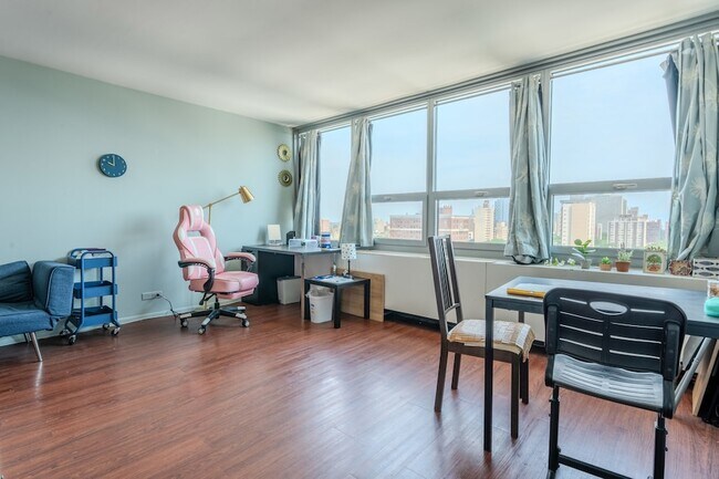 Foto del edificio - 1700 E 56th St