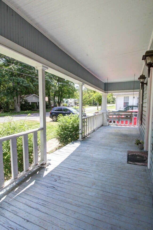 Building Photo - Cozy 2bd/1ba Ranch Style Durham Home With ...